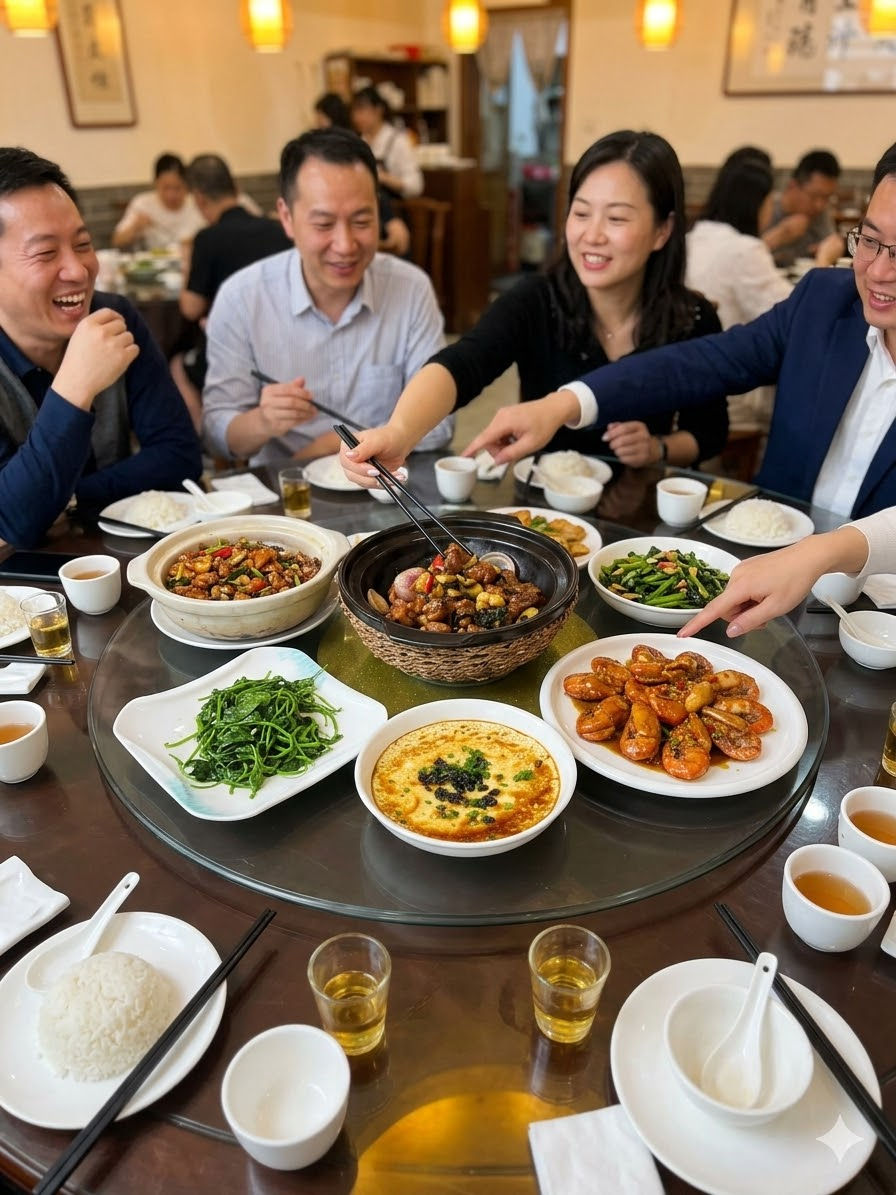 二娘土雞家庭與朋友聚餐點菜場景示意