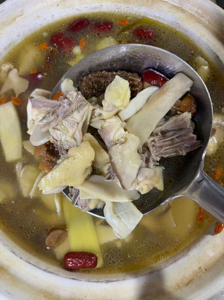 菌王土雞湯真實上枱照