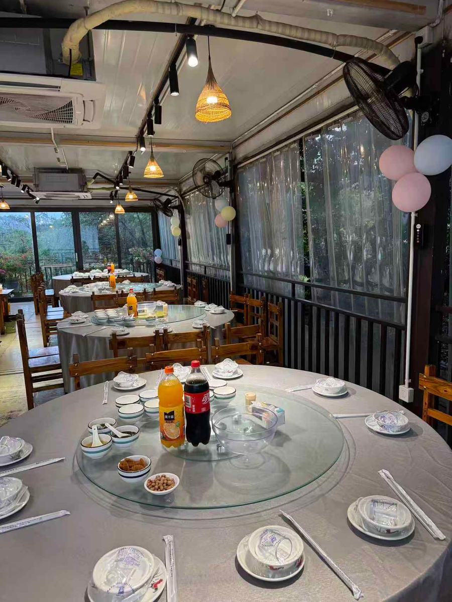 二娘土雞已擺位的店內圓枱聚餐空間