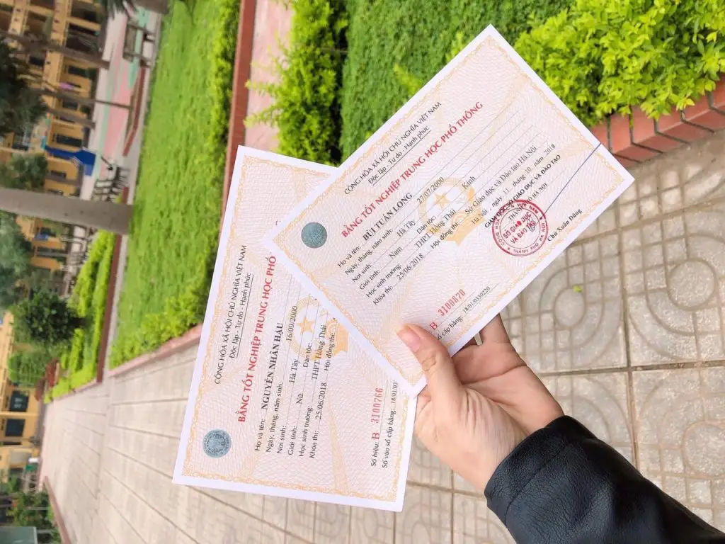 Làm giả bằng cấp 3 bao nhiêu tiền?