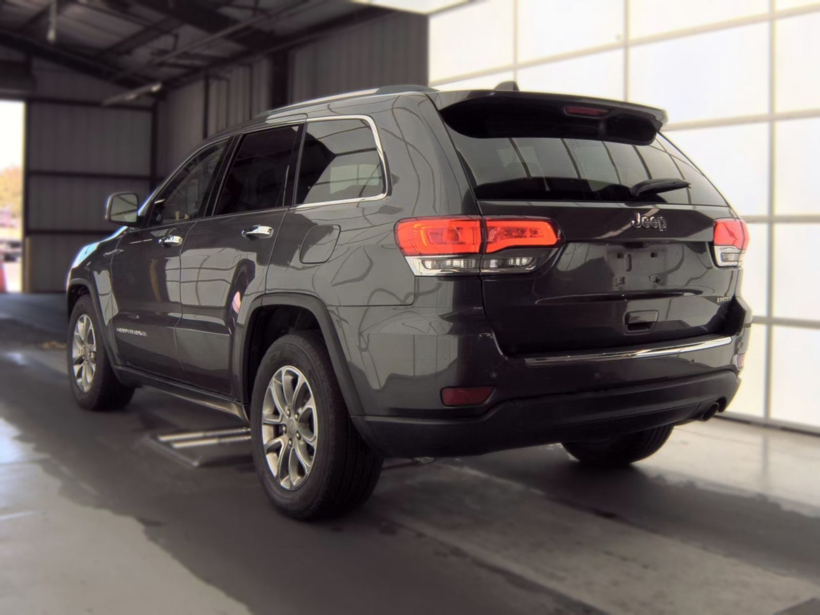 2015 Jeep Grand Cherokee Limited in Granite Crystal Metallic - Photo 5