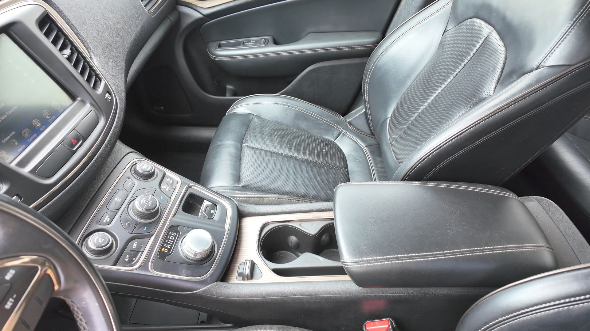 2015 Chrysler 200 C in White - Photo 34