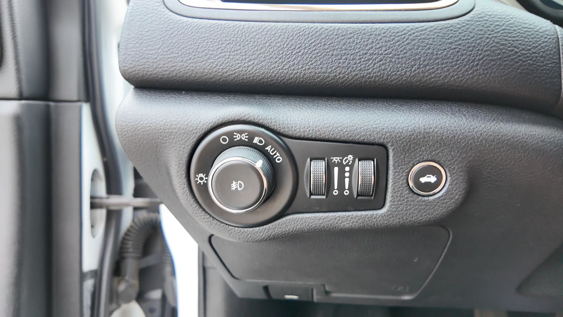2015 Chrysler 200 C in White - Photo 43