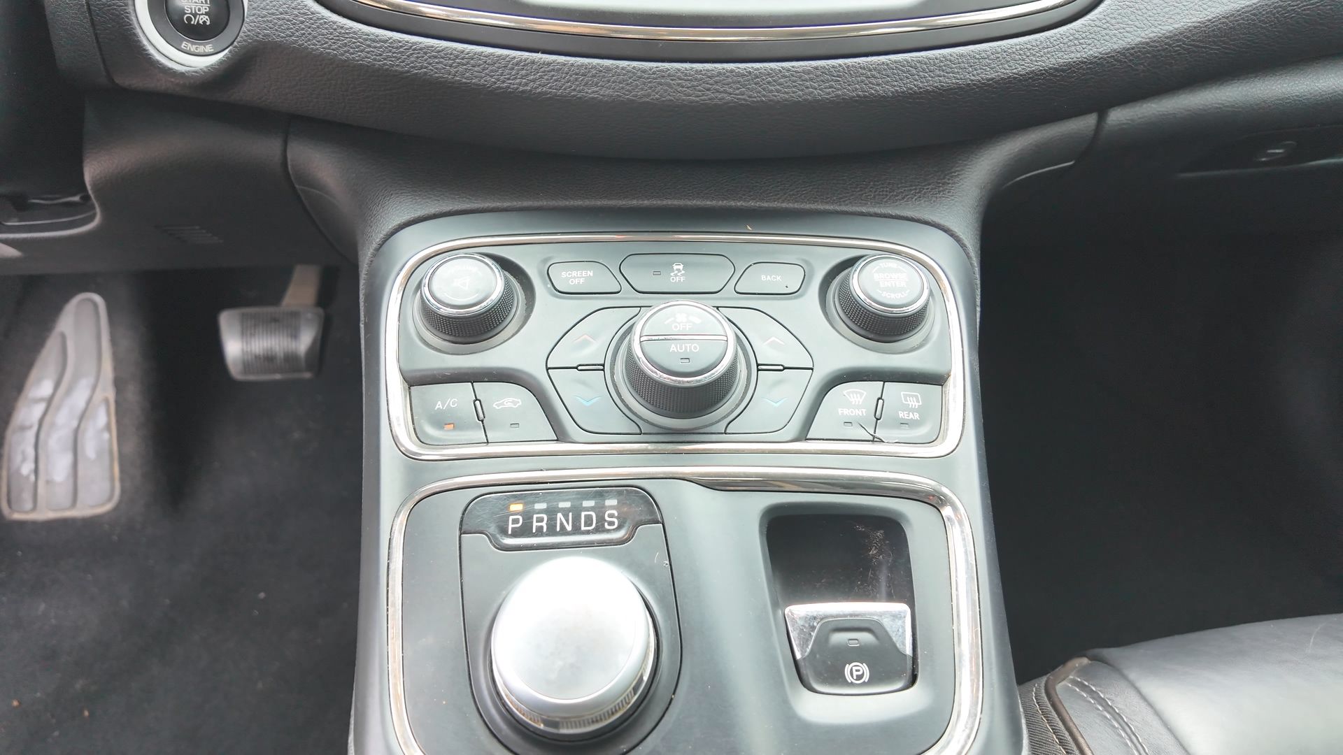 2015 Chrysler 200 C in White - Photo 41