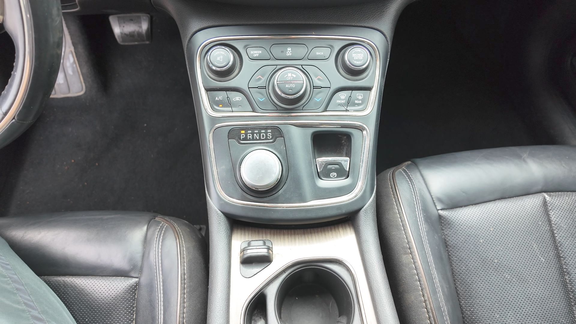 2015 Chrysler 200 C in White - Photo 39