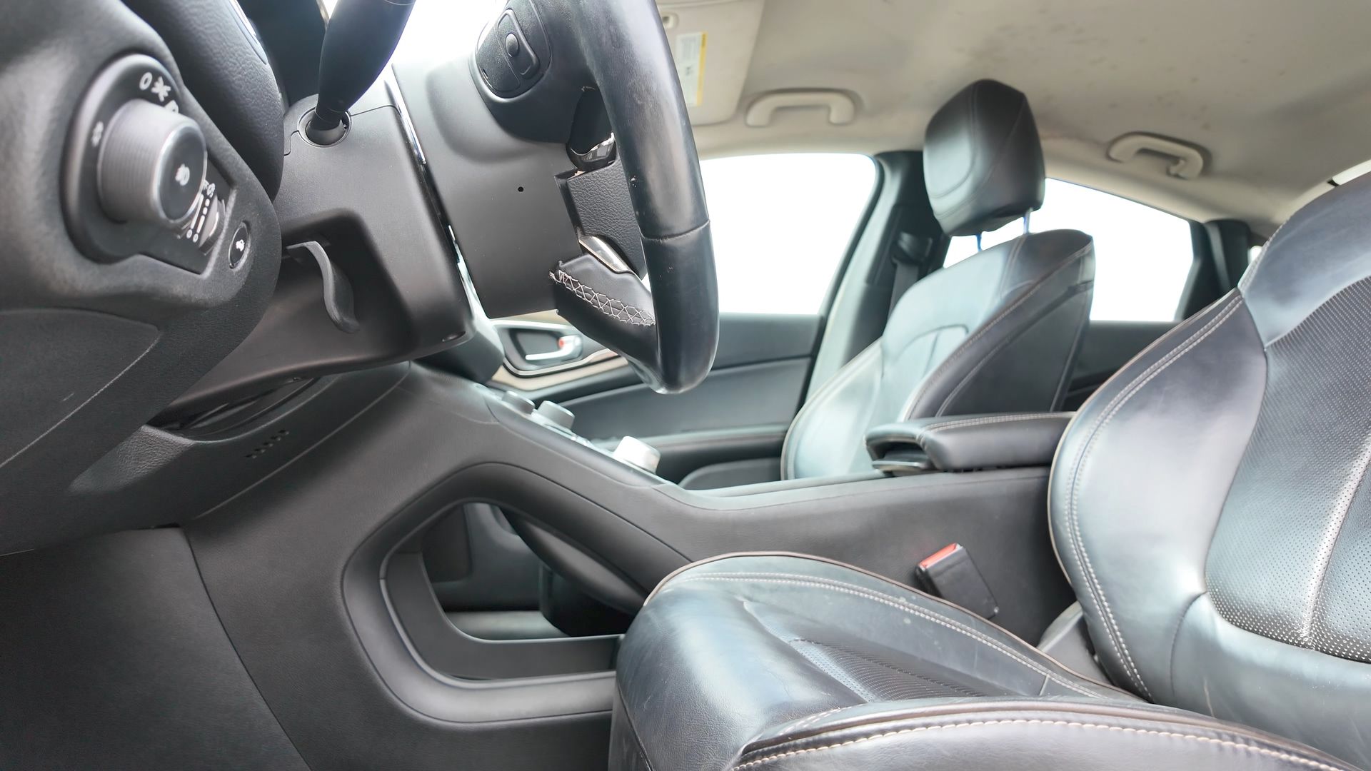 2015 Chrysler 200 C in White - Photo 25