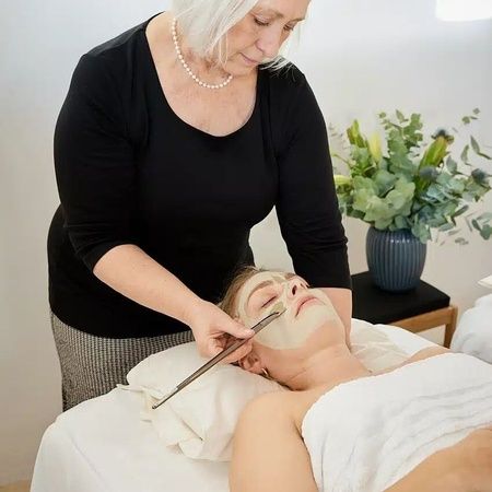 Japansk ansigtsbehandling + massage