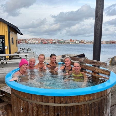 Vedeldad badtunna och bastu