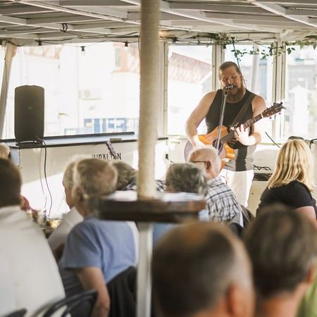 Skärgårdskryssning med trubadur