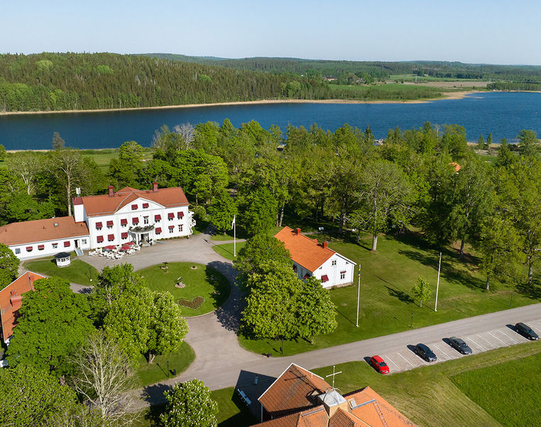 Exterior view of Dömle Herrgård, a venue suitable for business meetings or conferences where financial decisions are discussed