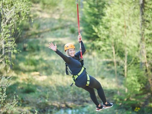 Höghöjdsbana med zipline