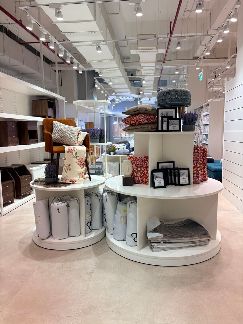consumer-react/store-locator/store/R090/Wakefit_Furniture_Store_Felix_Accessories.JPG