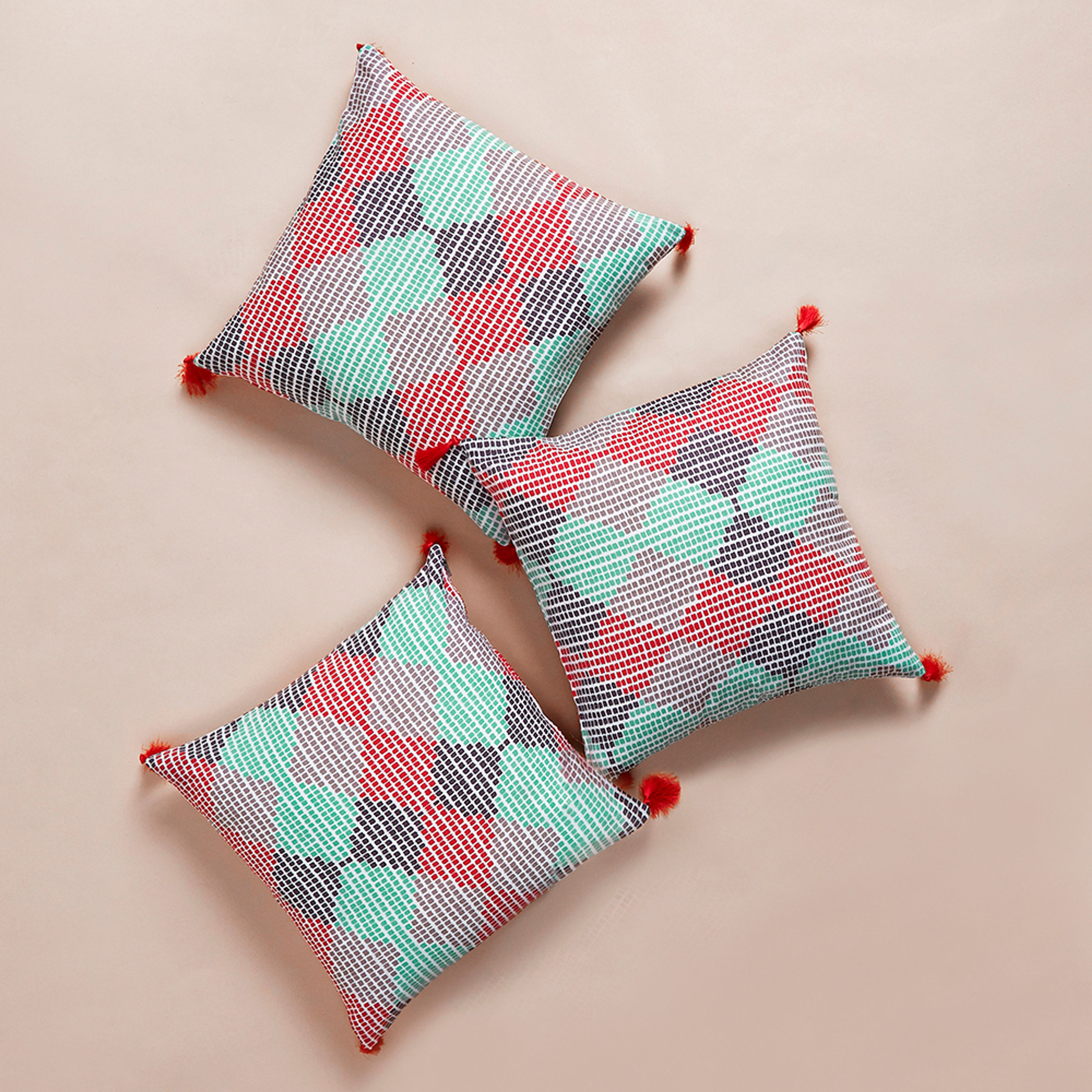 img/cushion-covers/emerge/set3/4.jpg