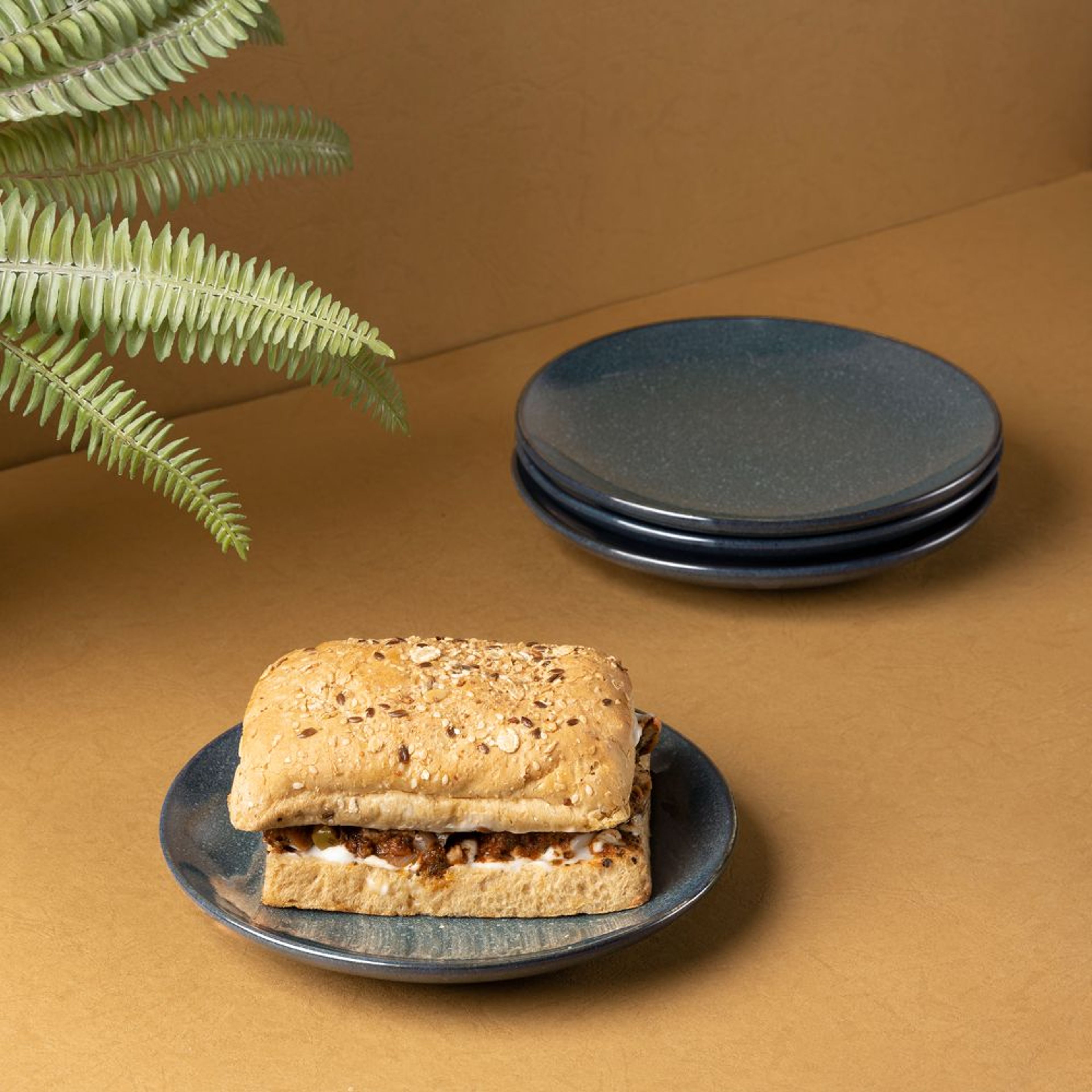 img/dinnerplates/quater/mykonos/2.jpg