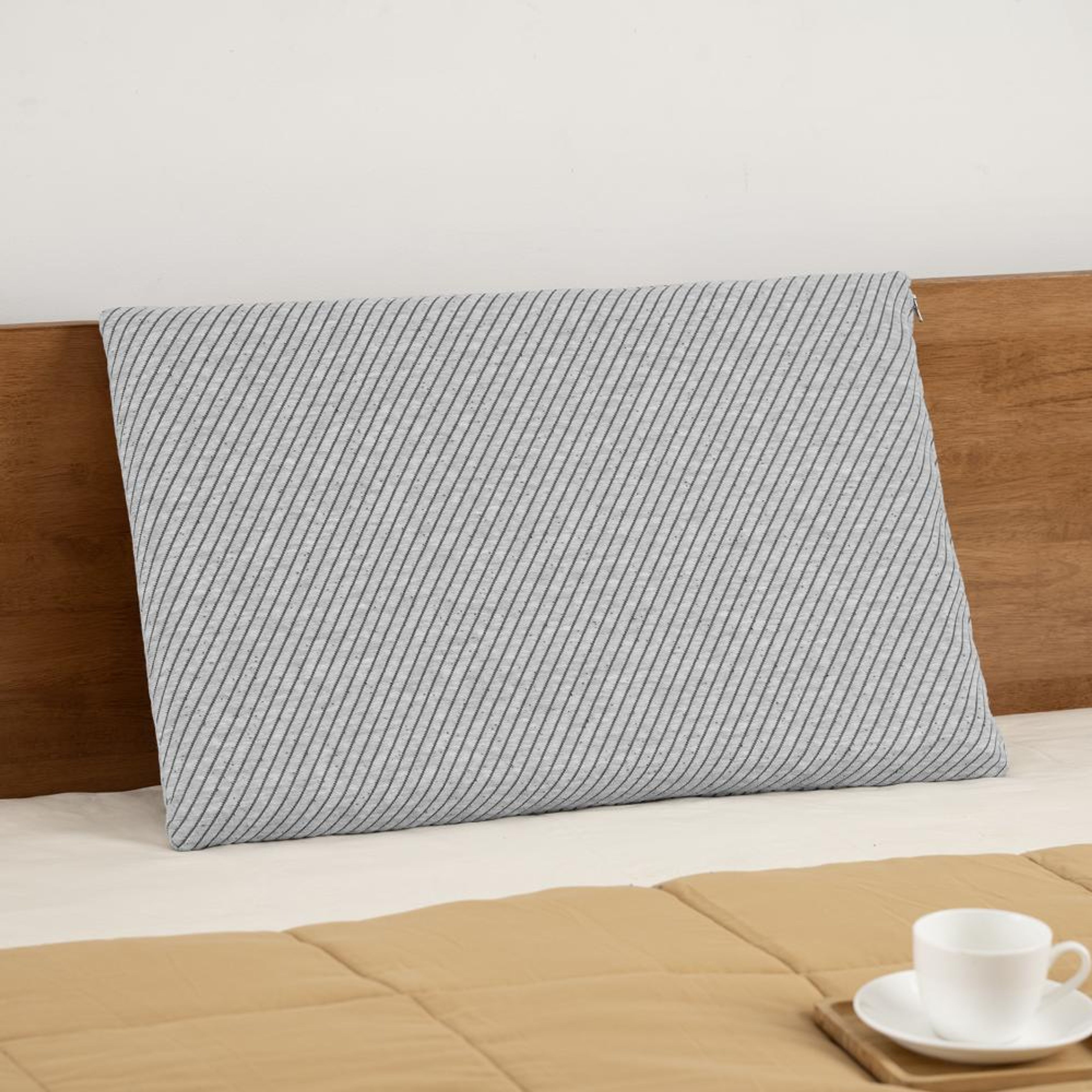 img/npl_modified_images/All_Mfpillow/WSPMFLGSLS/WSPMFLGSLS_LS_1.jpg