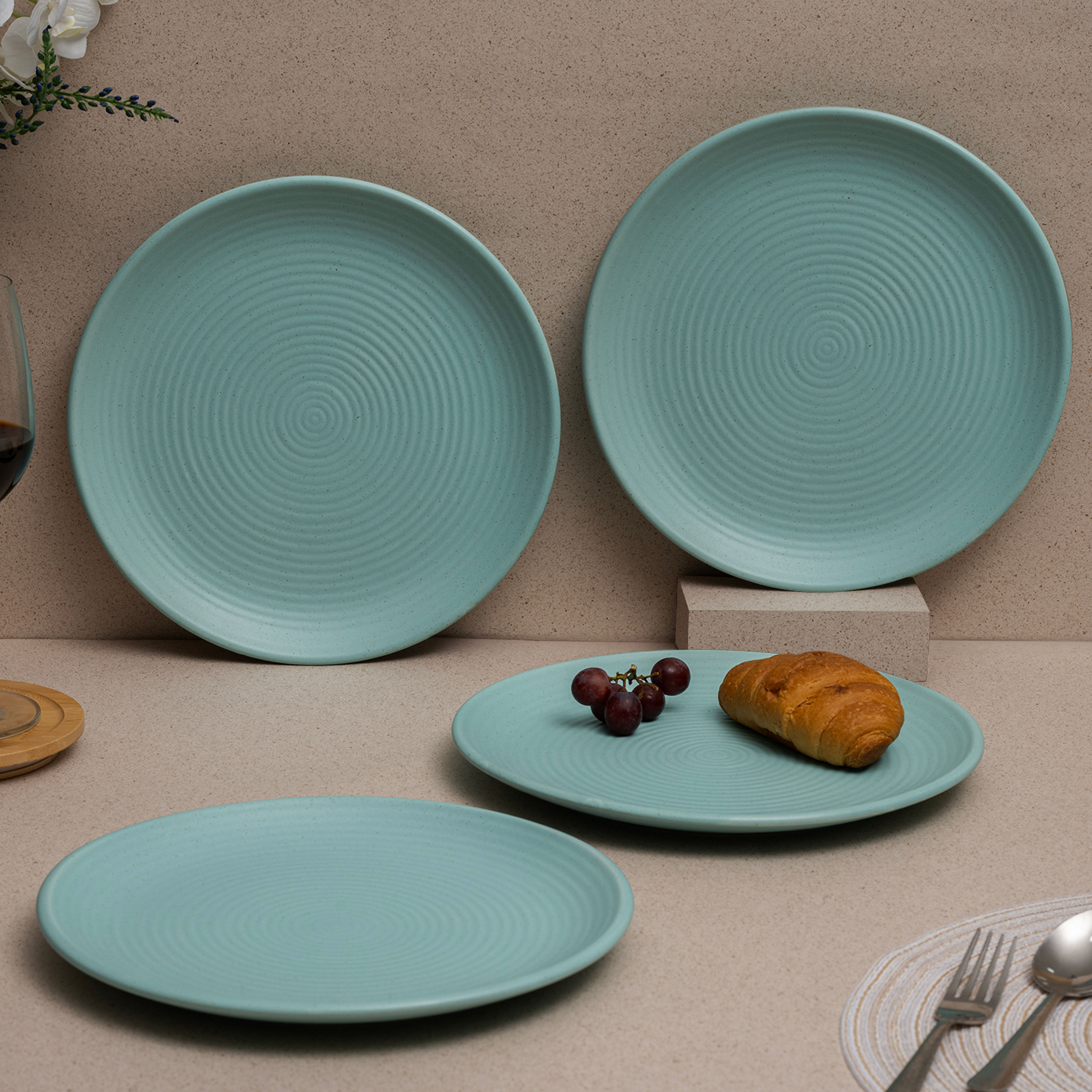 img/npl_modified_images/Plates_01/Dinner+Plates/WDPJLLYSWS4BLU/WDPJLLYSWS4BLU_LS_2.jpg