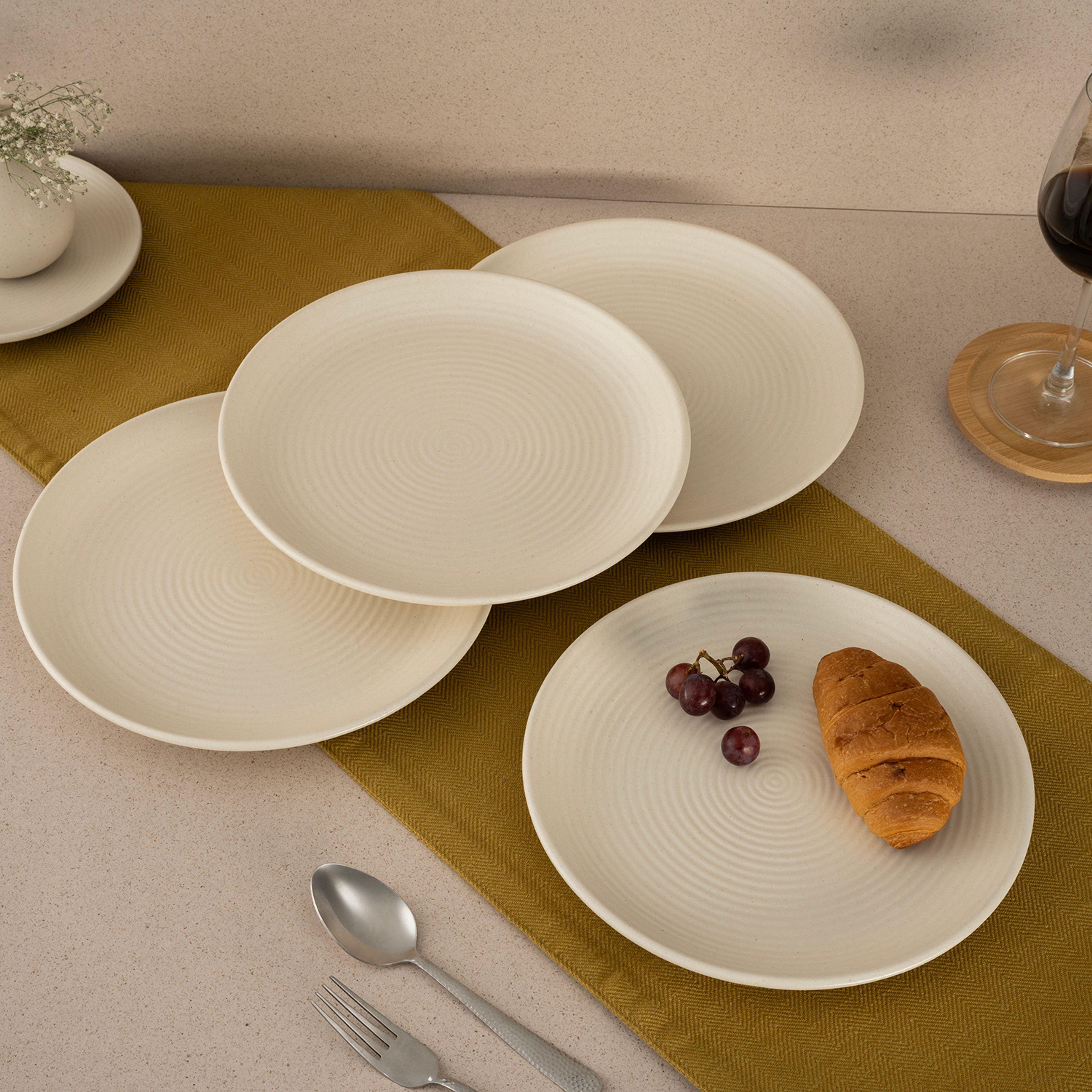 img/npl_modified_images/Plates_01/Dinner+Plates/WDPUPBTSWS4CRMMT/WDPUPBTSWS4CRMMT_LS_2.jpg