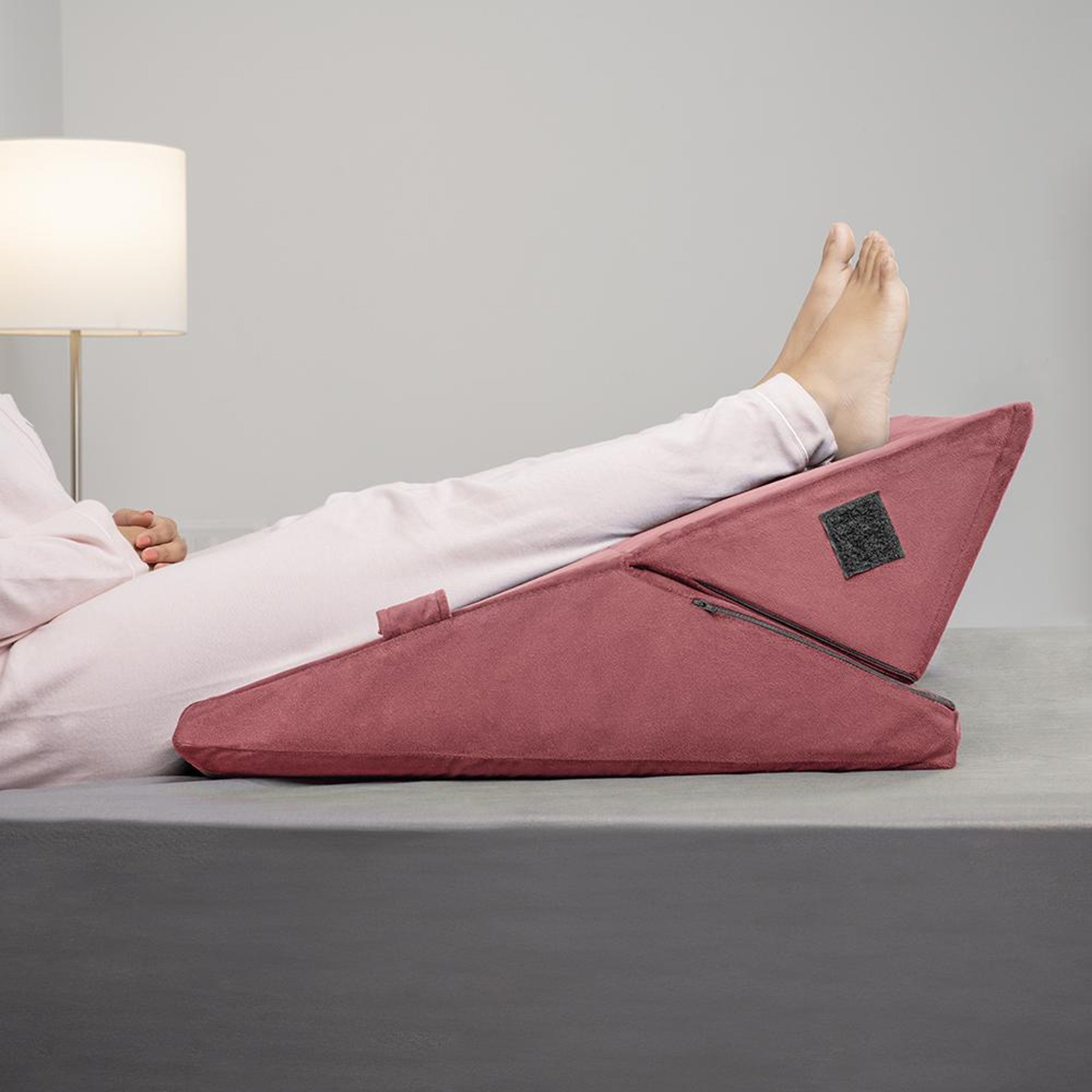 img/npl_modified_images/Wedge_pillowNew/WWPMFAPN/WWPMFAPN_LS_3.jpg
