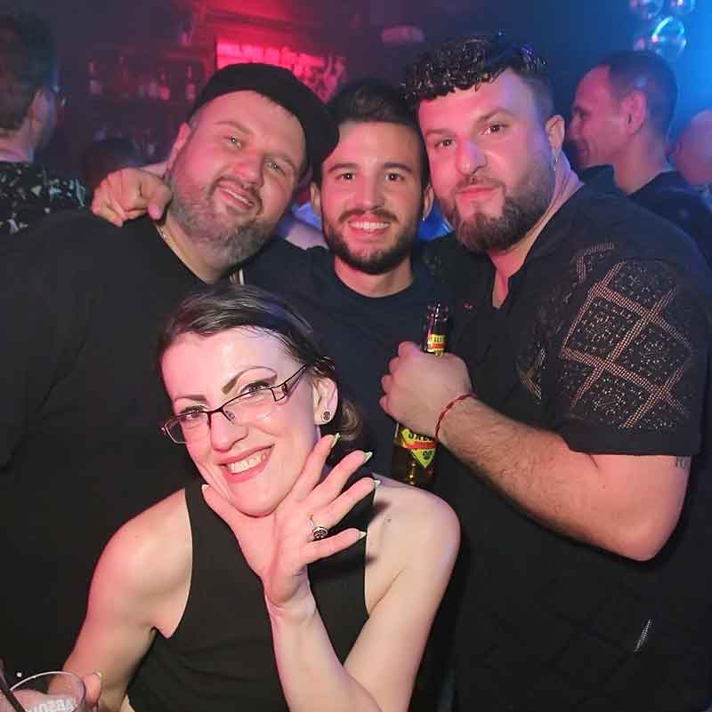 Besucher auf der Disco Dudes