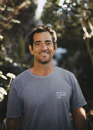 Enrique Fernandez de Caleya. Director ejecutivo y técnico. Instructor de surf Enrique Fernandez de Caleya. Director ejecutivo y técnico. Instructor de surf