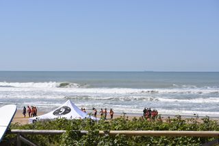 Waves and nice weather, autumn at El Palmar