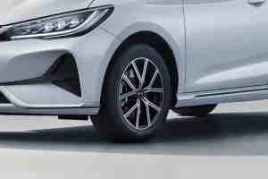 BYD M6