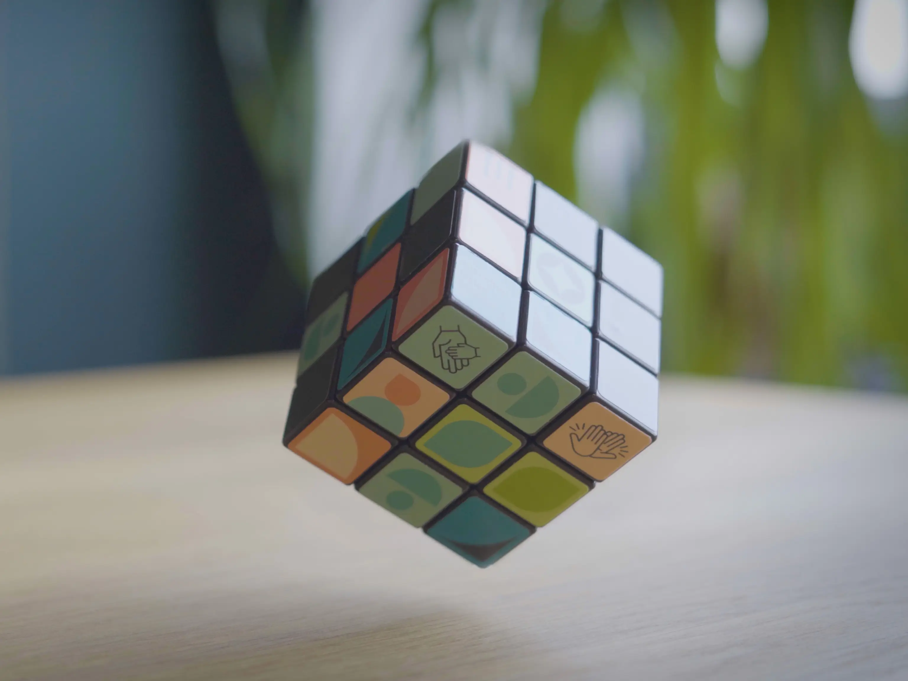 Visualisierung des GWH Vision Cube, der die verschiedenen Bereiche der Nachhaltigkeit bei der GWH zeigt