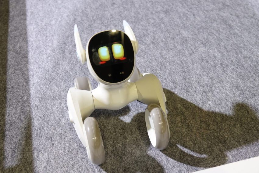 アンカー子会社からChatGPT／Amazon Lex対応のペットロボット「Loona Blue」、12月発売 - ケータイ Watch