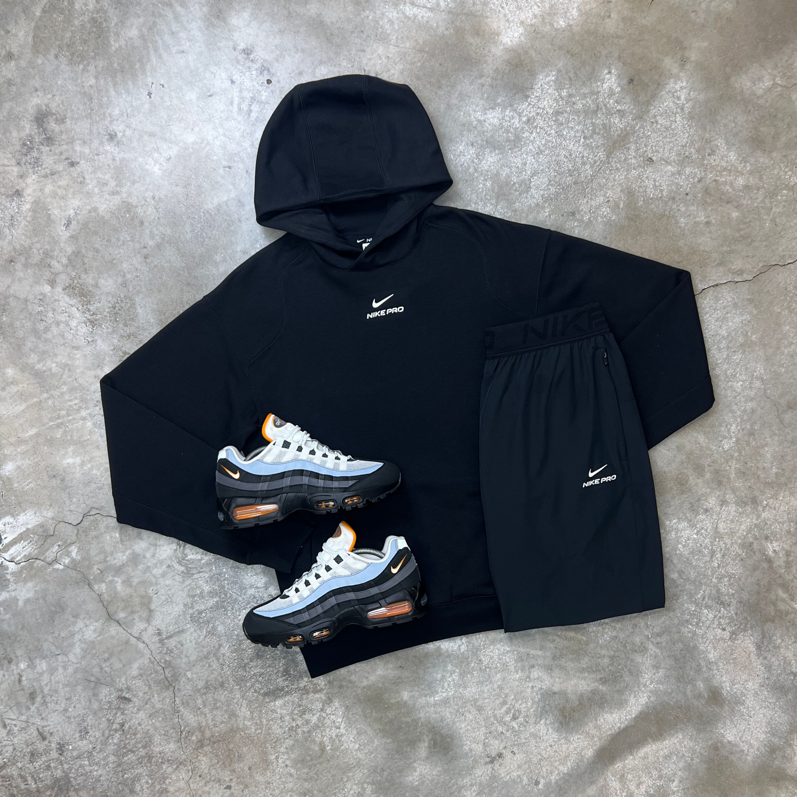 outfits with black nike shoes