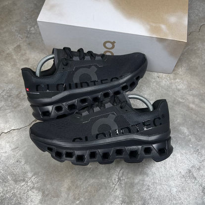 On Cloudmonster - Black