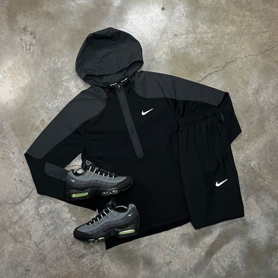 Nike Challenger Performance Set