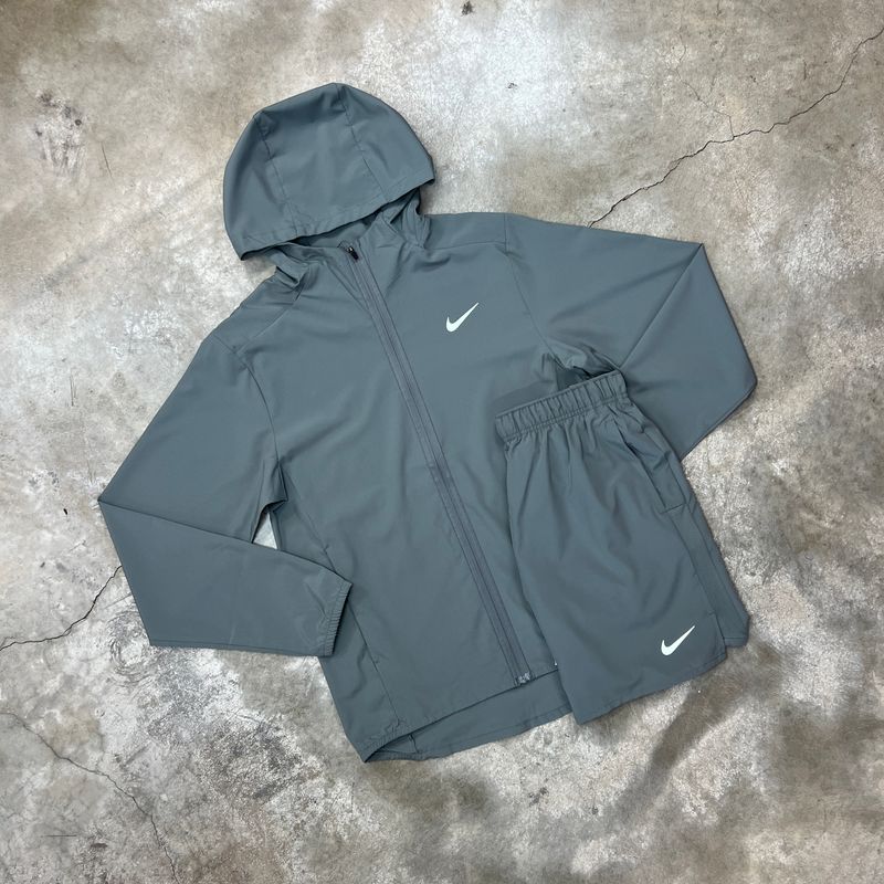 Nike Form Challenger Set