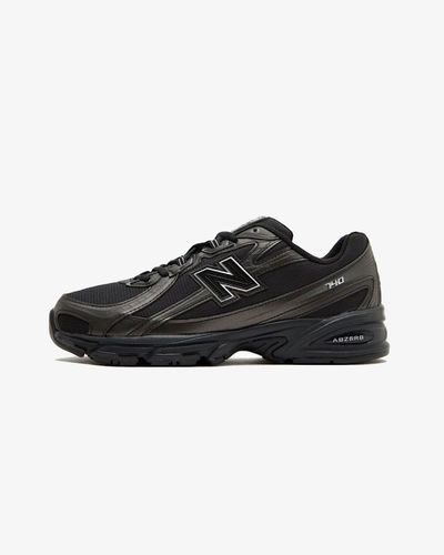 New Balance 740 Black