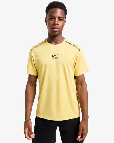 Nike Miler Graphic T-Shirt Saturn Gold