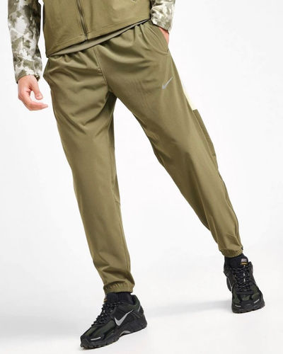 Nike Challenger Medium Olive