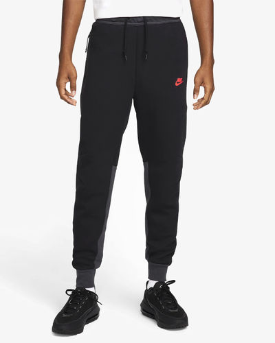 Nike Sportswear Tech Fleece Black/Dark Smoke Grey/Light Crimson