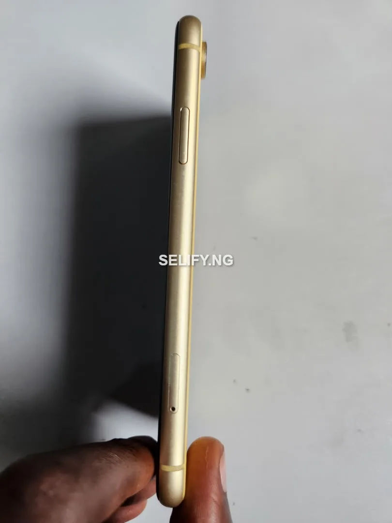 iPhone XR NFID 64gb for sale thumbnail 4
