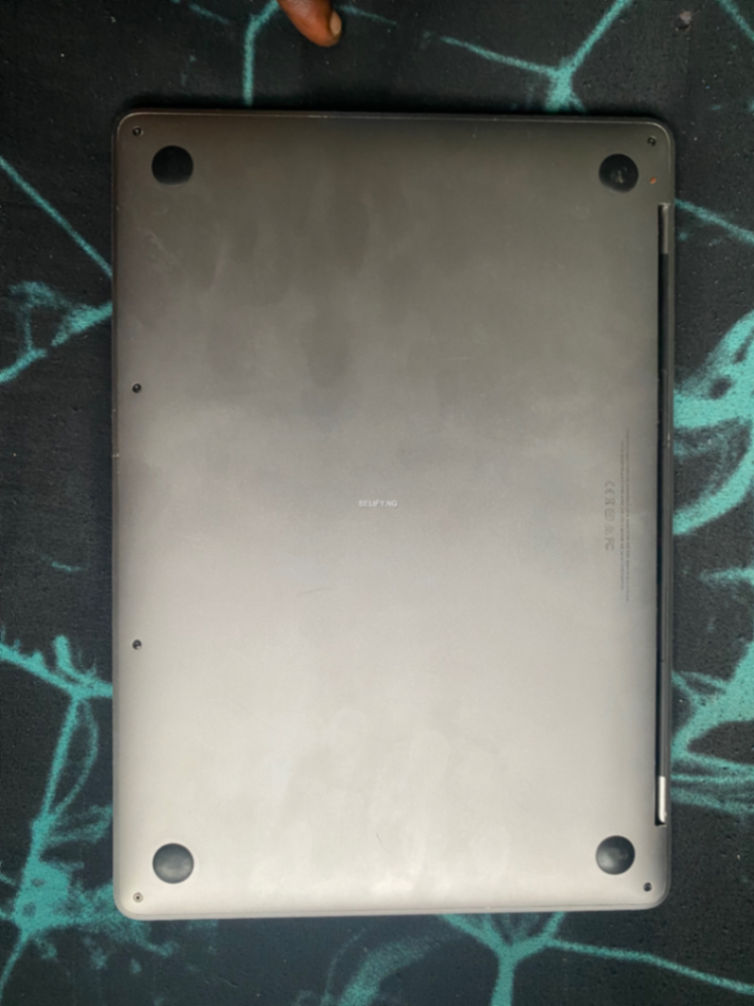2017 London Used MacBook Pro – Original Charger & Accessories thumbnail 5