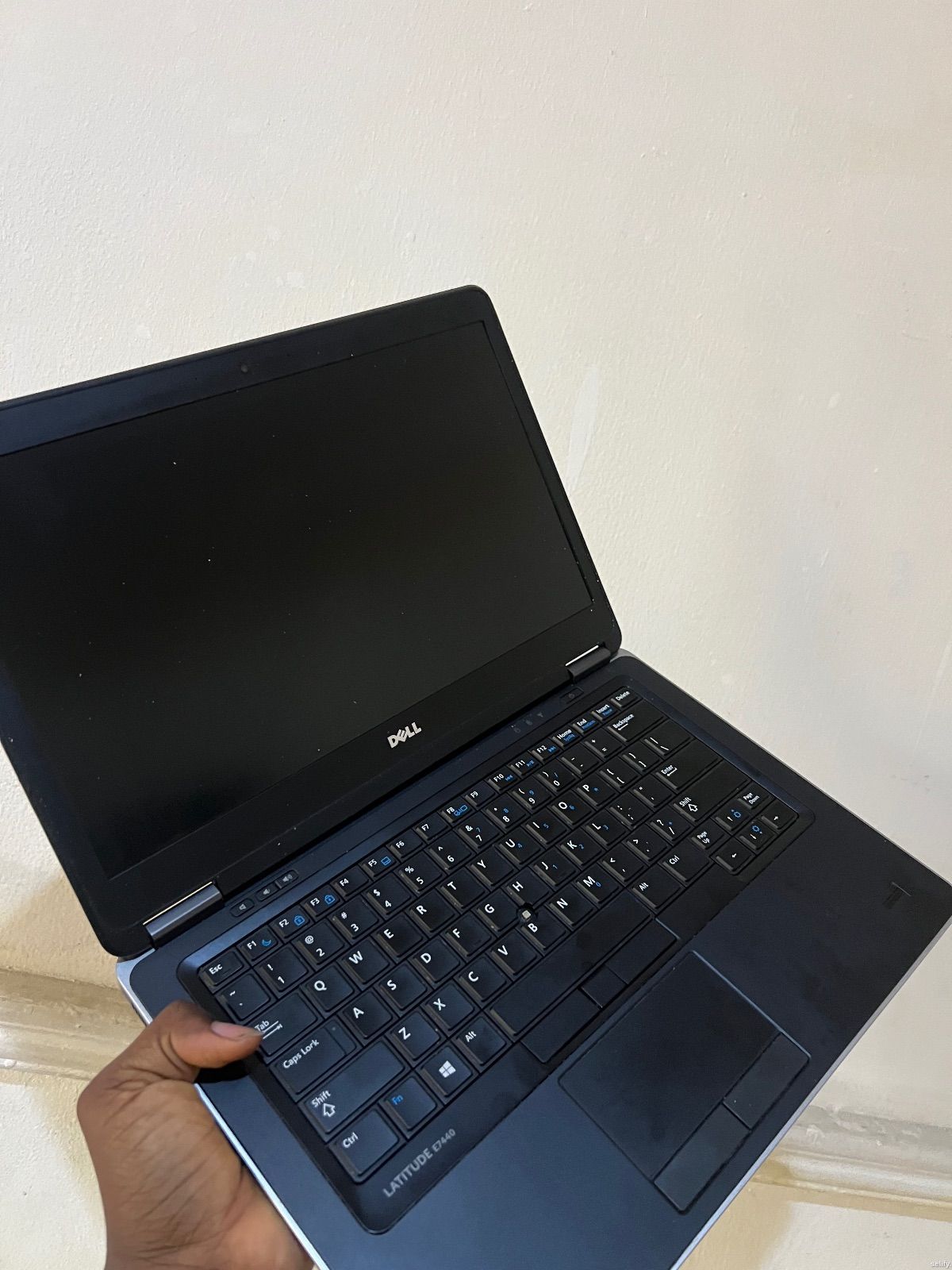 Dell Latitude 7440 8GB RAM 500GB SSD i5 - London Used Laptop thumbnail 4