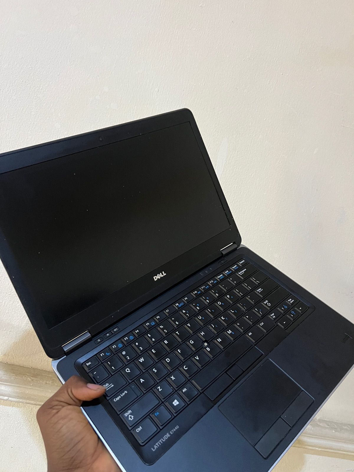 Dell Latitude 7440 8GB RAM 500GB SSD i5 - London Used Laptop thumbnail 3
