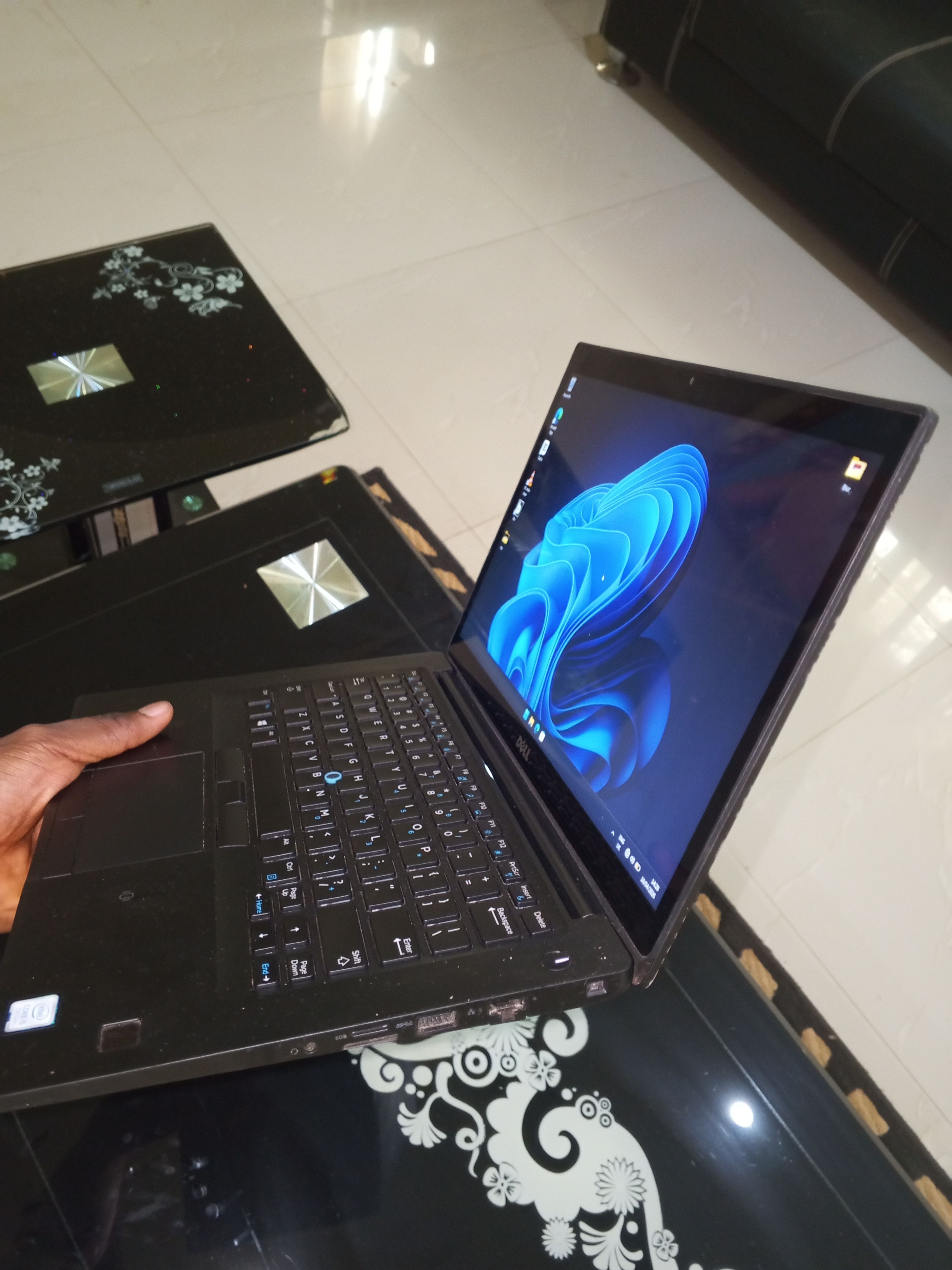 Clean Dell Latitude 7480 Touchscreen | Core i5 7th Gen | Windows 11 Pro | Charger & Bag Included”