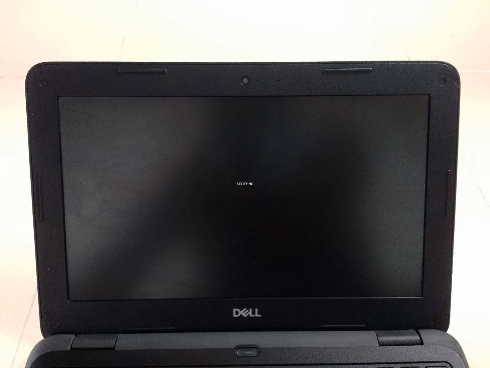 Dell Latitude 3190 thumbnail 3