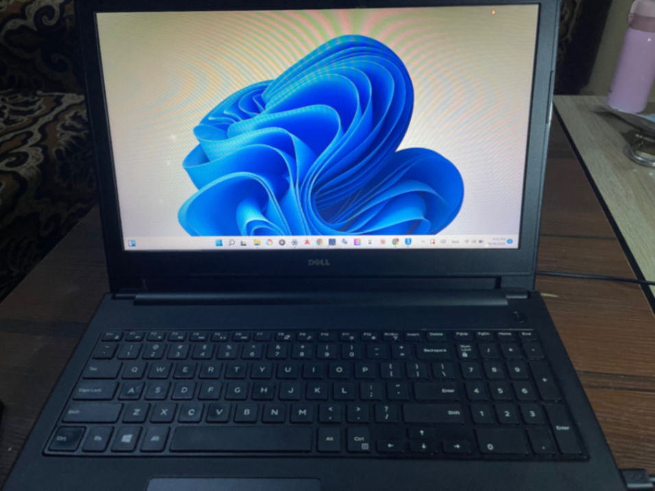 Nigerian Used Dell Inspiron 15 Touchscreen Laptop - Original Charger(bought brand new). thumbnail 4