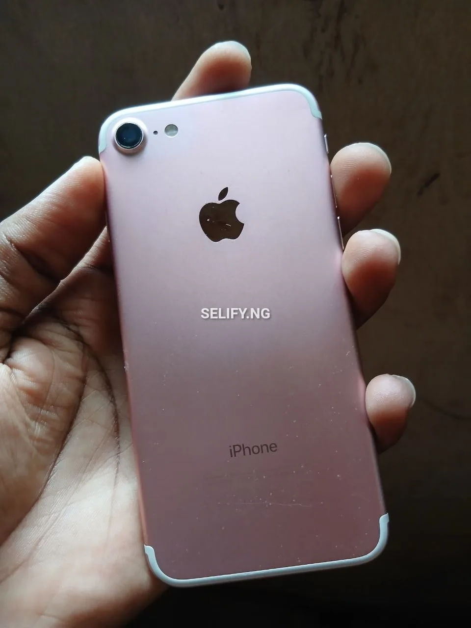 London Used iPhone 7 – Original Charger, Fully Functional thumbnail 3