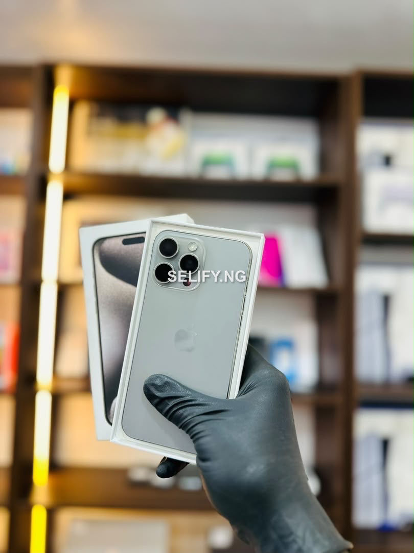 OPEN BOX iPHONE 15 PRO MAX — 256GB - image 1