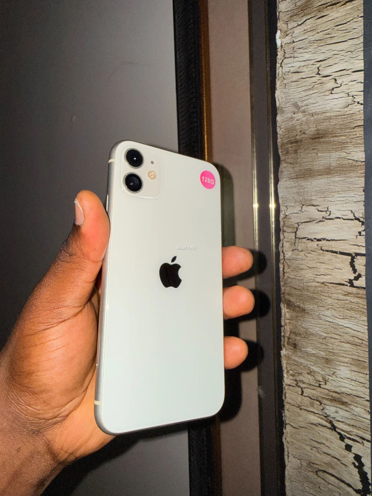 London Used iPhone 11 128GB – Battery 90 percent - image 1