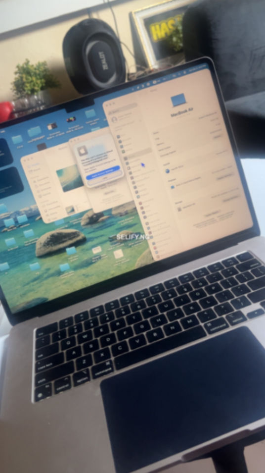 APPLE MCBOOK AIR 2023 15 inch 8GB RAM thumbnail 2
