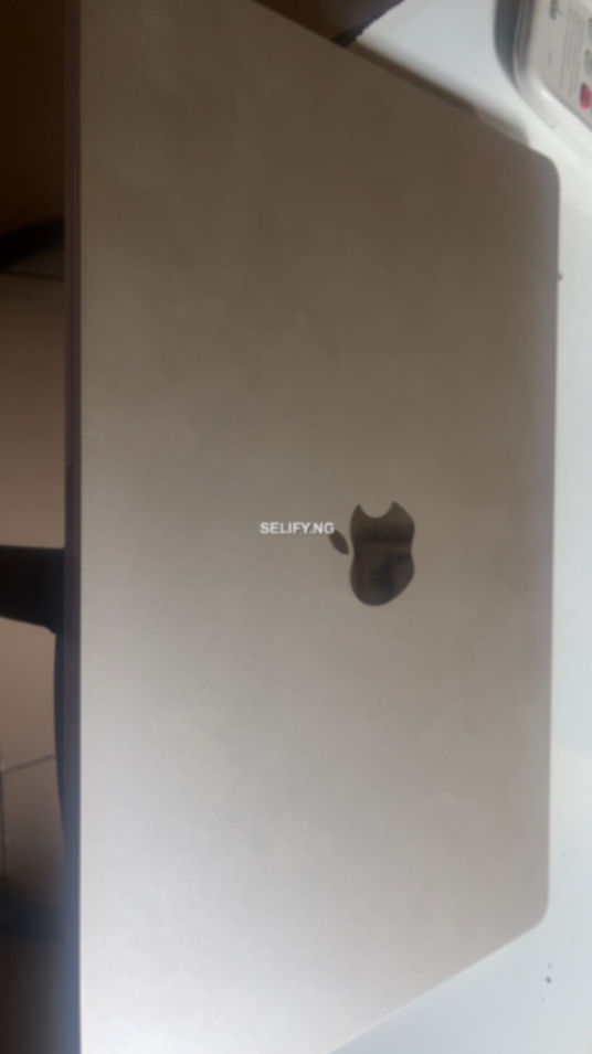 APPLE MCBOOK AIR 2023 15 inch 8GB RAM - image 1