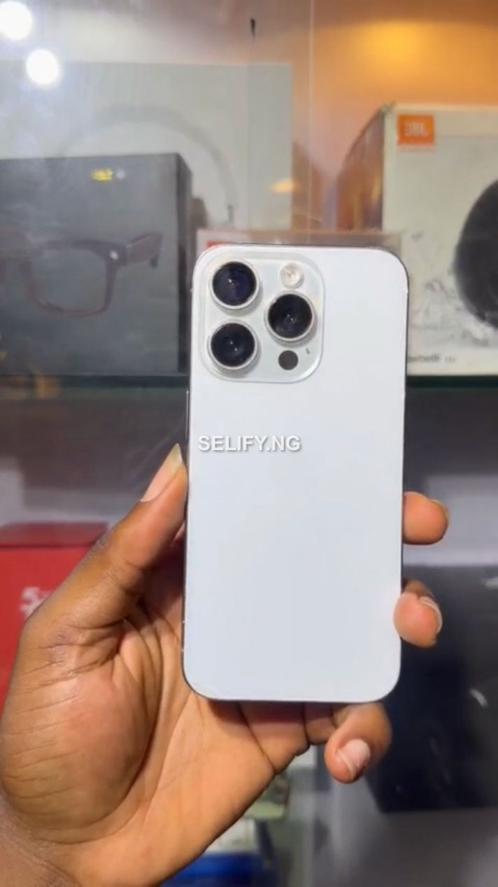 iPhone 15 pro  thumbnail 2