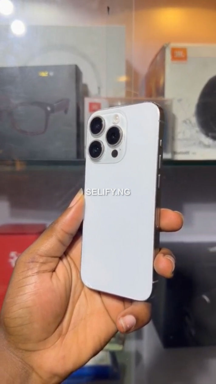 iPhone 15 pro  thumbnail 3